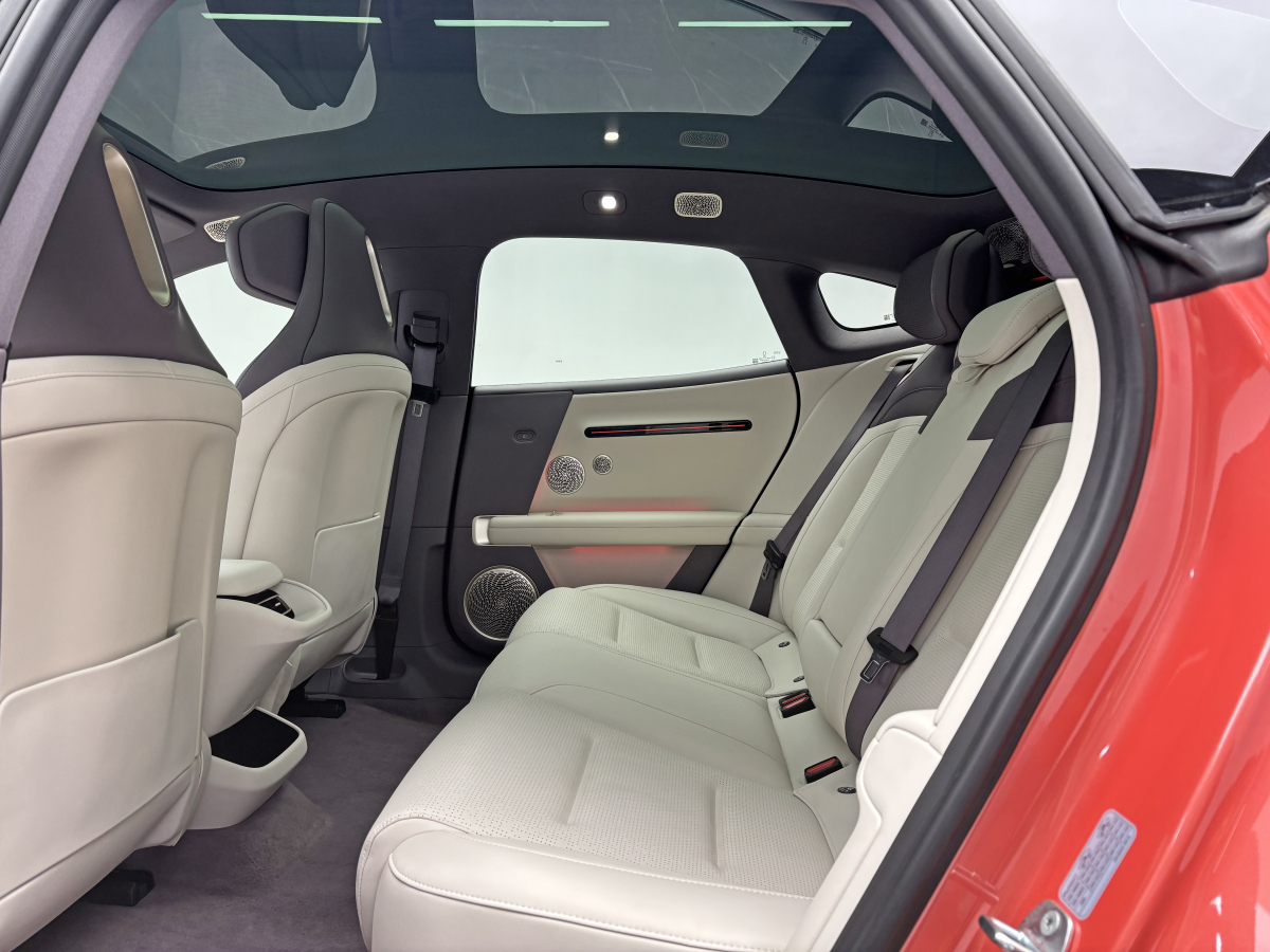 Avatr 06 2025 car image #16