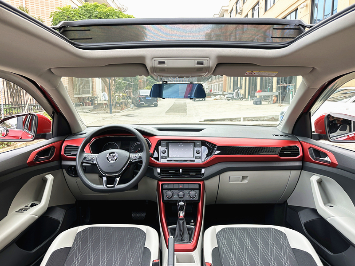 Volkswagen T-Cross 2019 immagine di auto #16