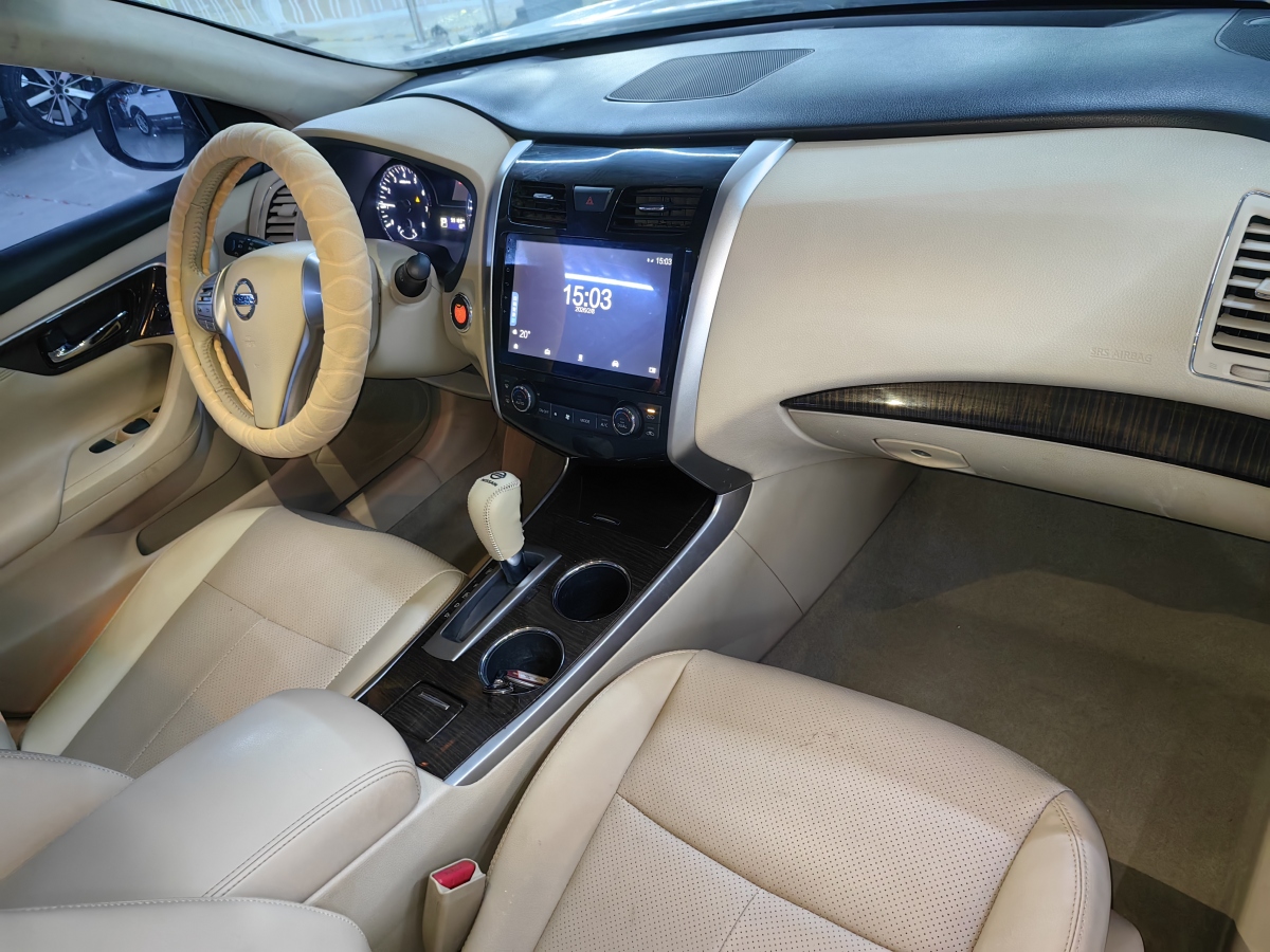 Nissan 2013 car image #16