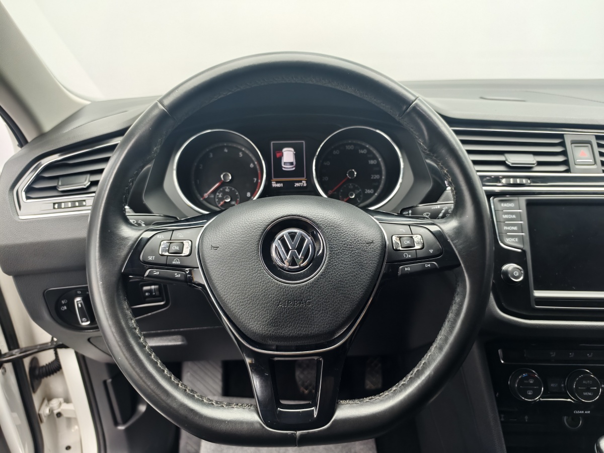 Volkswagen Tiguan L 2018 immagine di auto #16