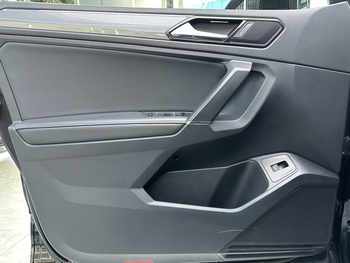 Volkswagen Tiguan L 2021 car image #16