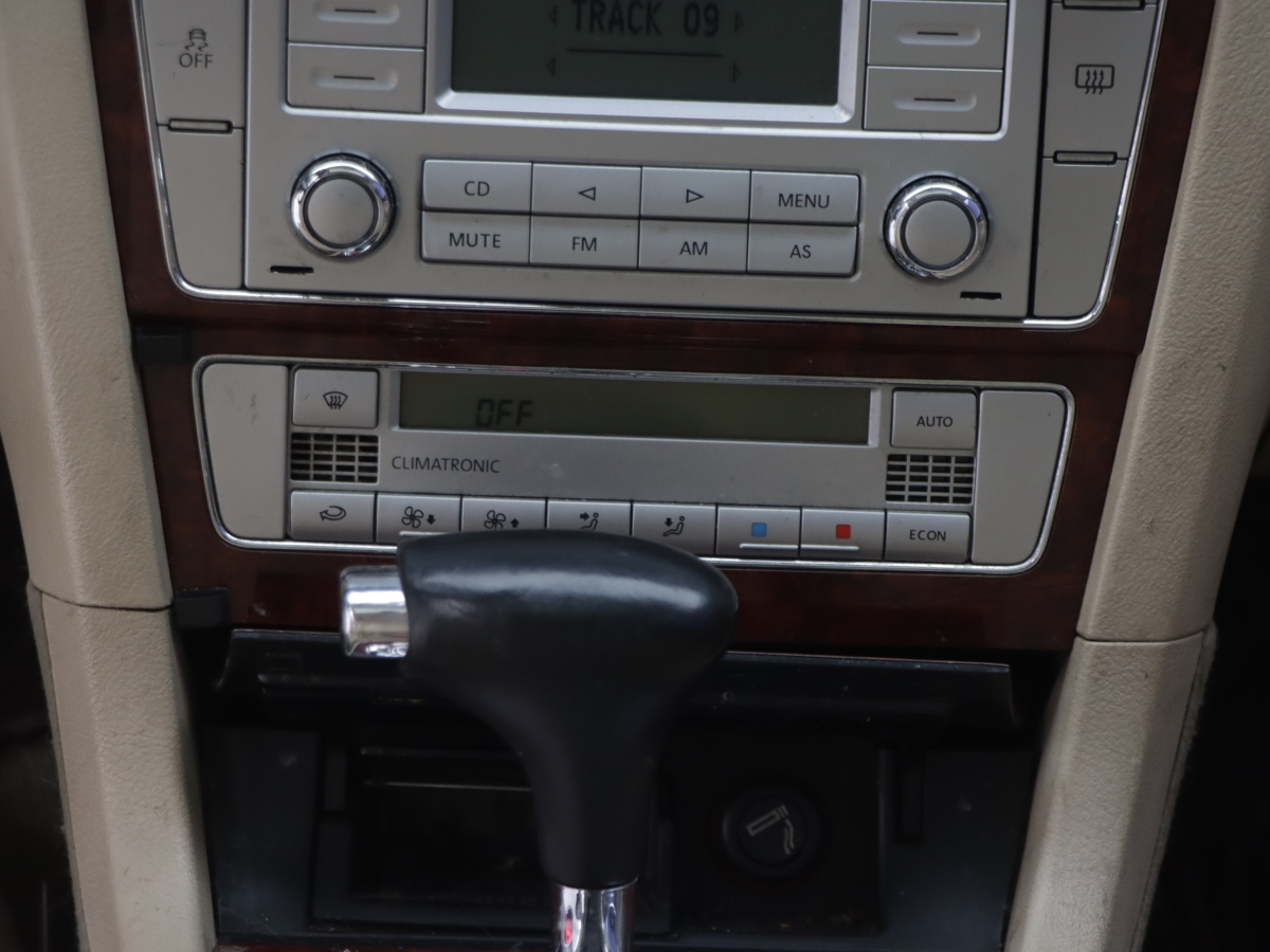 Volkswagen Passat Lingyu 2011 car image #16