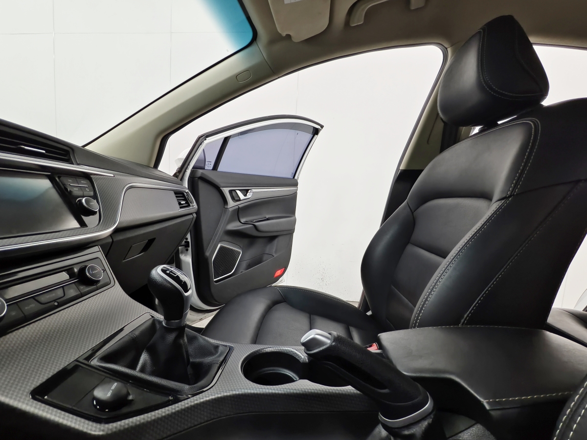 GEELY Emgrand GS 2016 immagine di auto #16