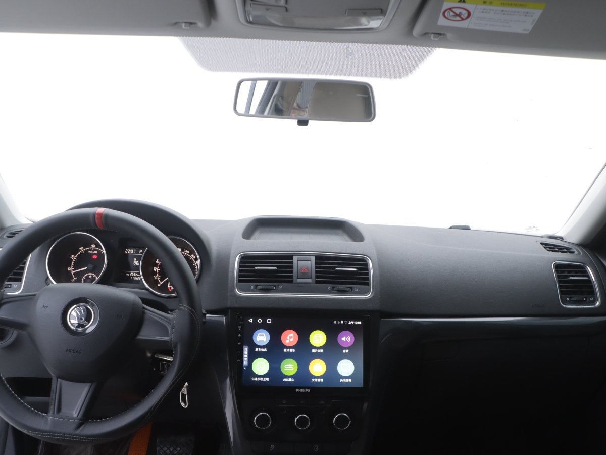 Skoda Yeti 2015 car image #16