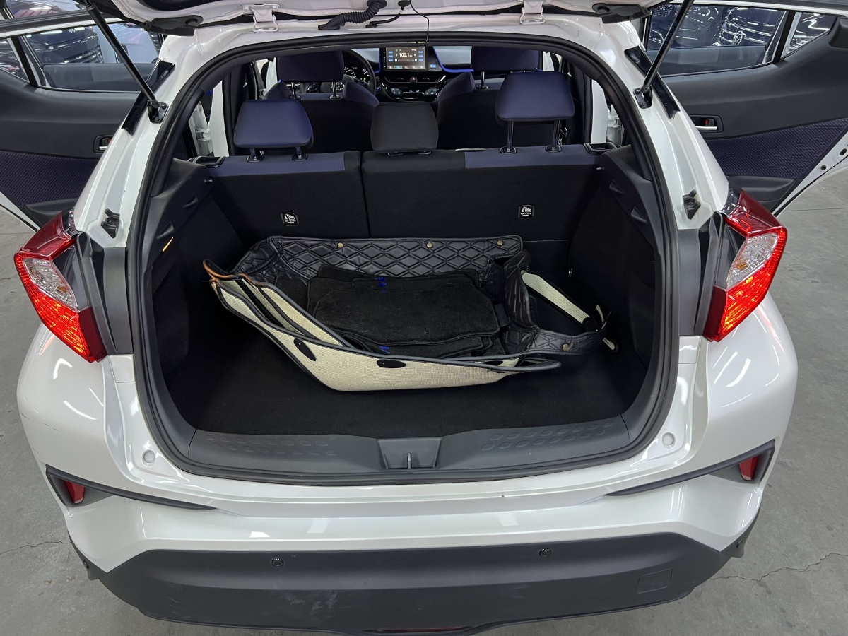 Toyota C-HR EV 2021 immagine di auto #16