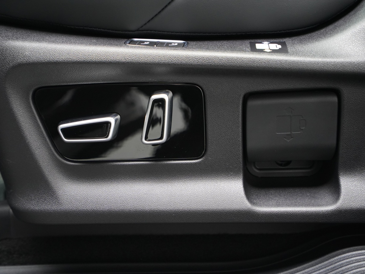 Forthing Yacht 2023 car image #16