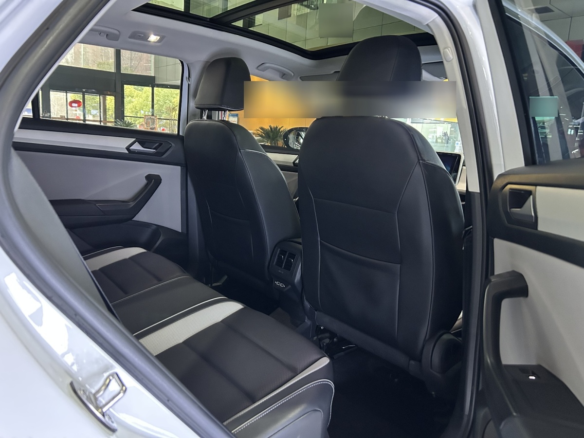 Volkswagen T-Roc 2025 immagine di auto #16