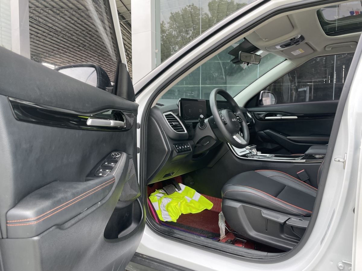 Kia Seltos 2023 imagen de coche #16