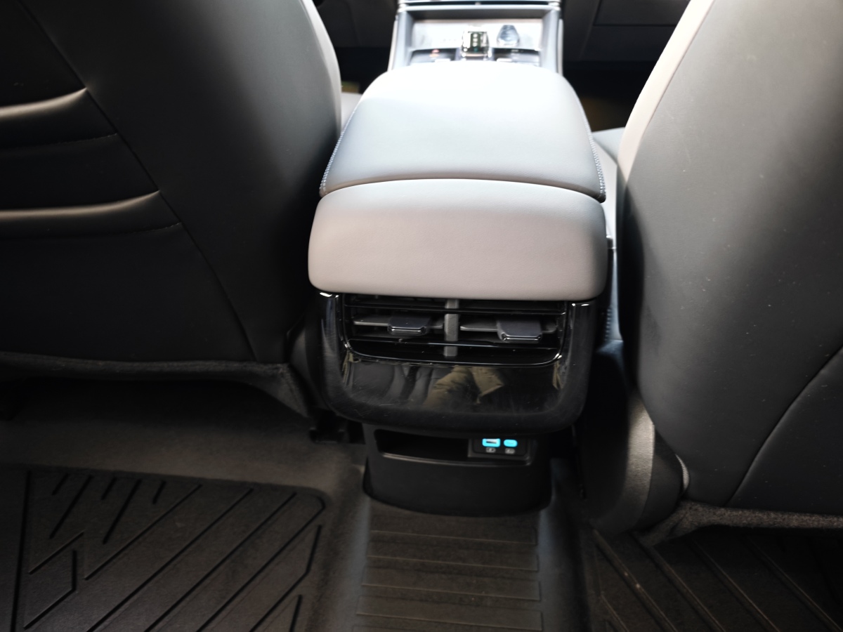 BYD Seal 07 DM-i 2024 صورة سيارة #16