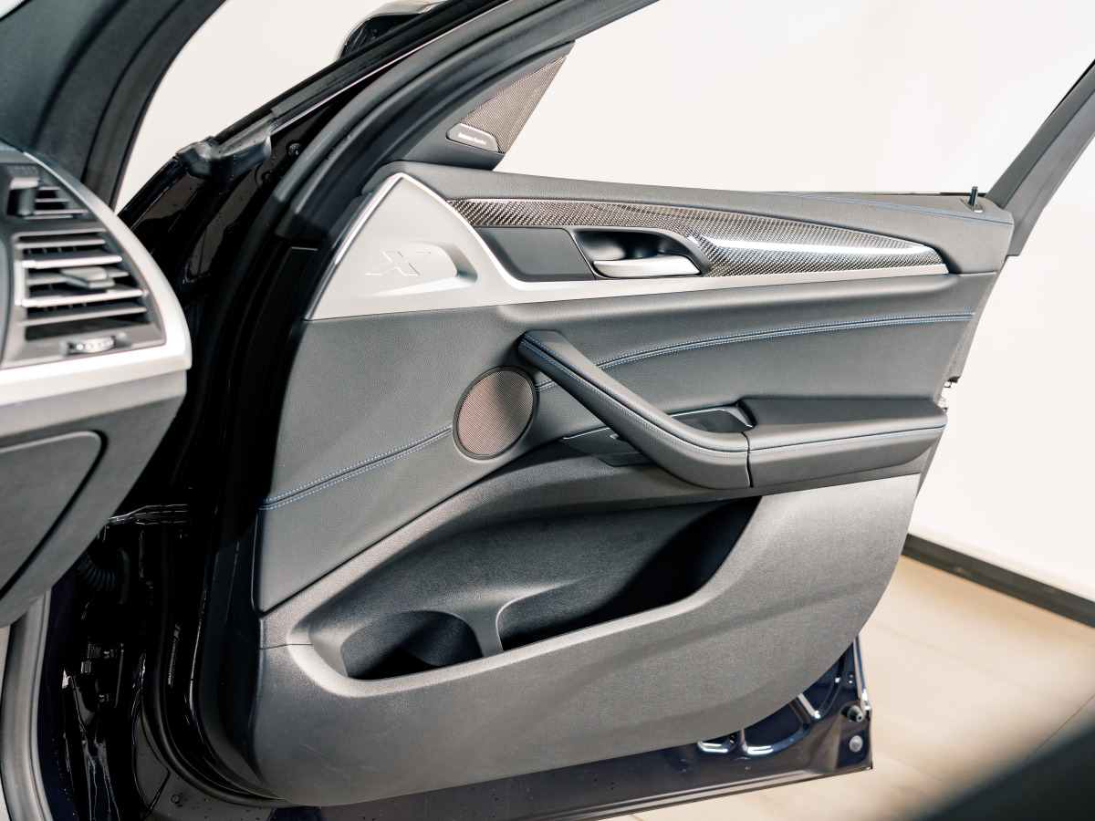 BMW X4 2023 immagine di auto #16