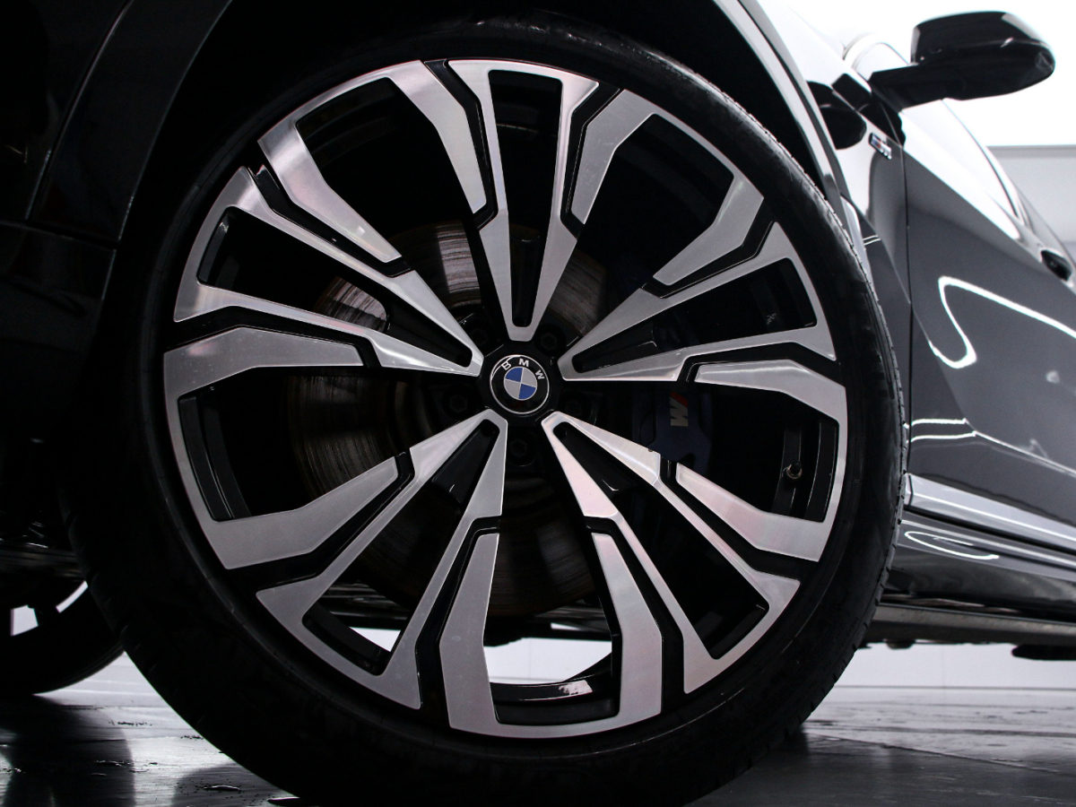 BMW X7 2023 immagine di auto #16