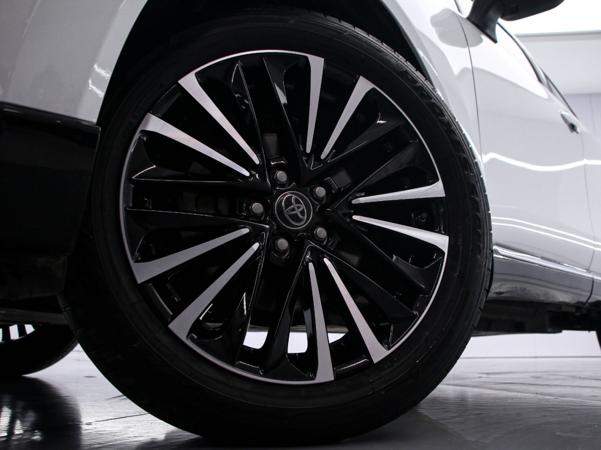 Toyota Venza 2023 car image #16