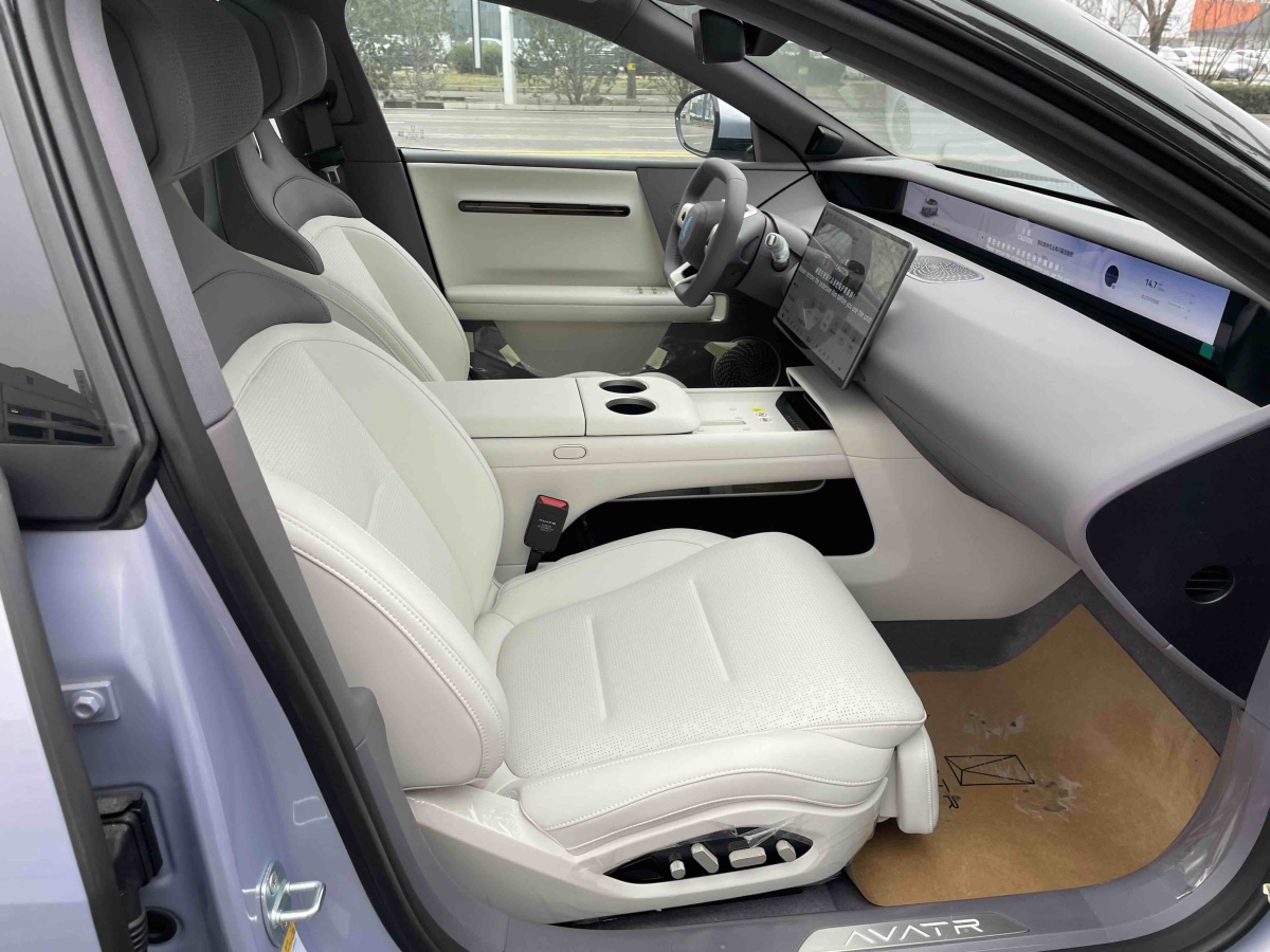 Avatr 06 2025 immagine di auto #16