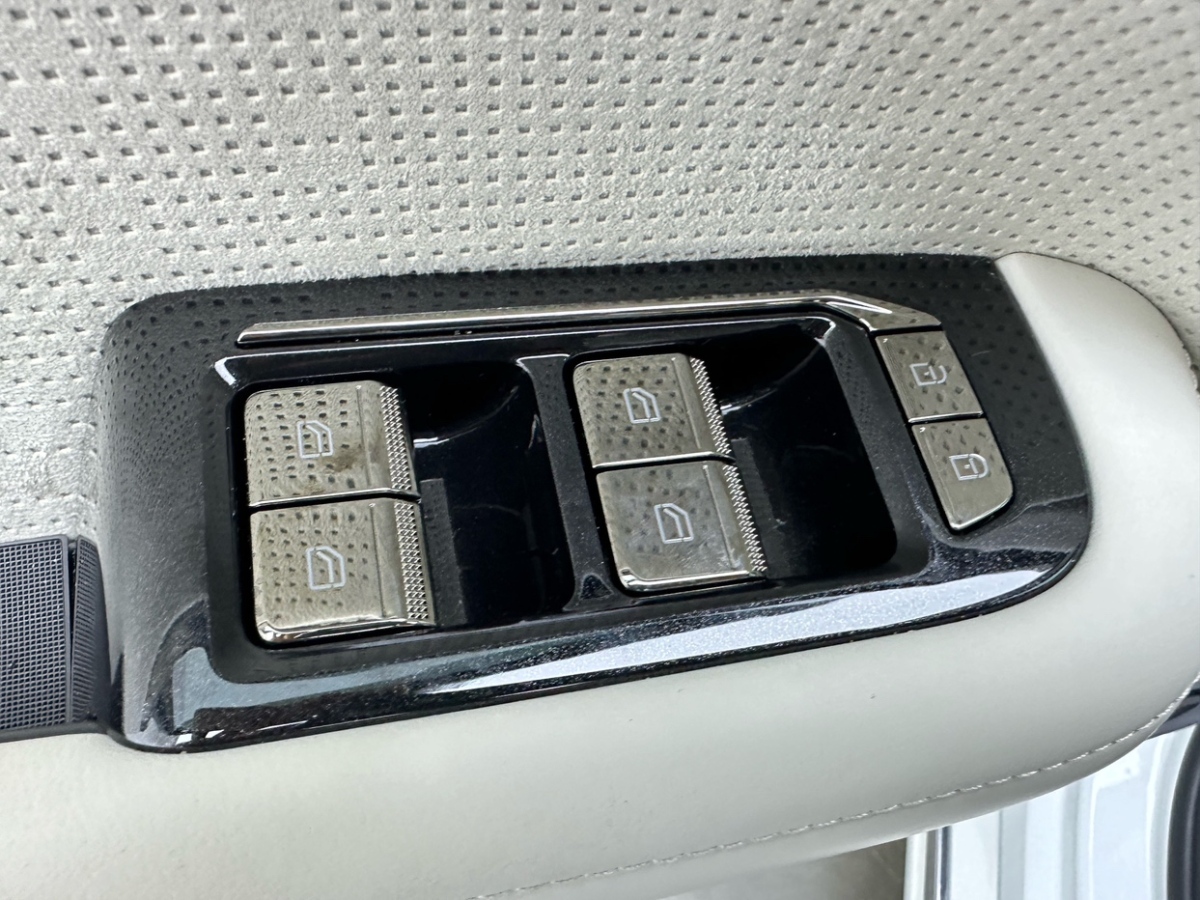 极氪 极氪009 2024 汽车图片 #16