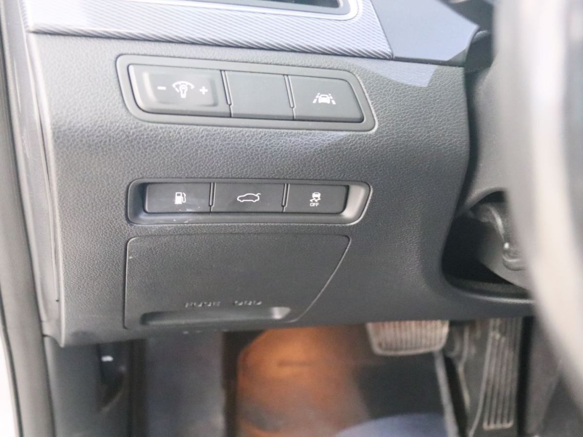 Hyundai Sonata 2015 immagine di auto #16