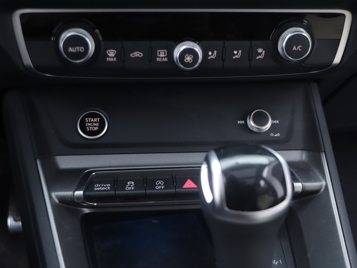 Audi Q3 2022 car image #16