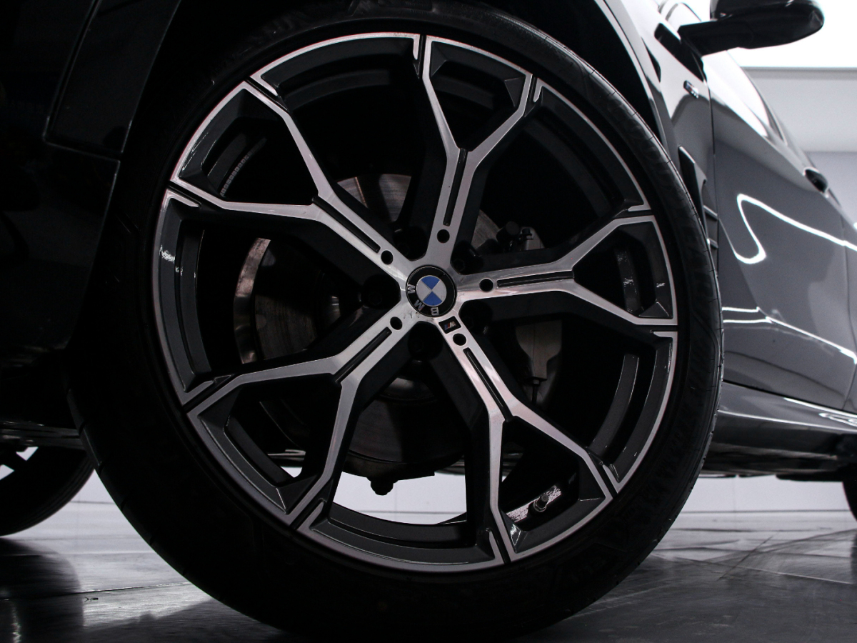 BMW X5 2025 immagine di auto #16