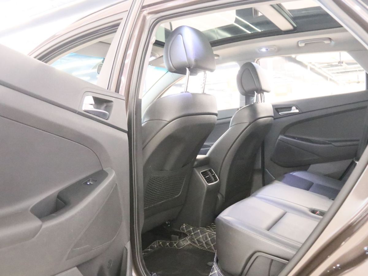 Hyundai Tucson 2015 car image #16