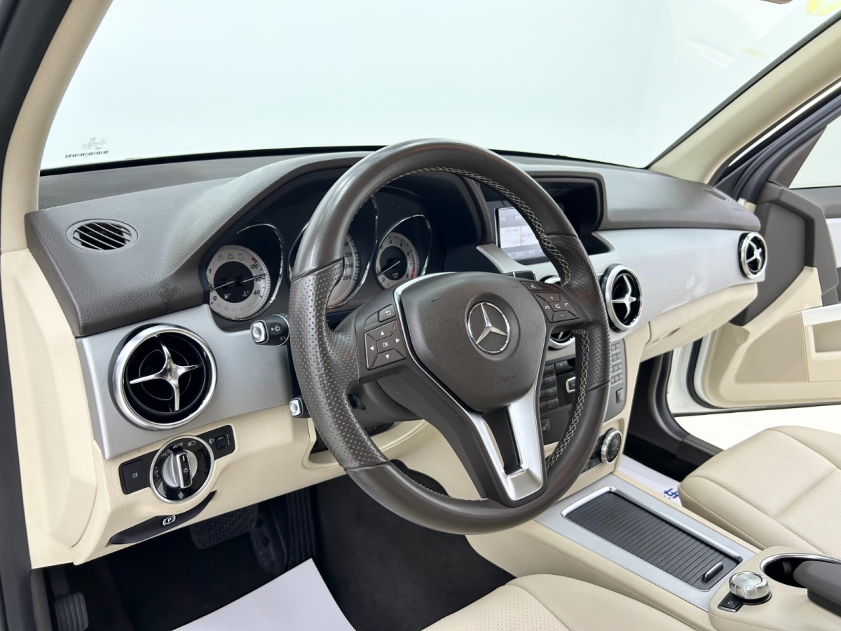 Mercedes-Benz GLK Class 2013 car image #16