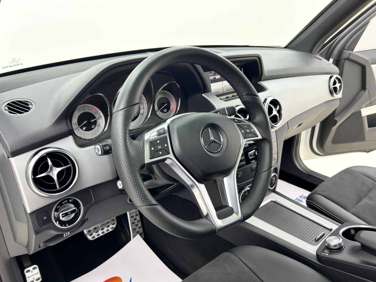 Mercedes-Benz GLK Class 2016 car image #16