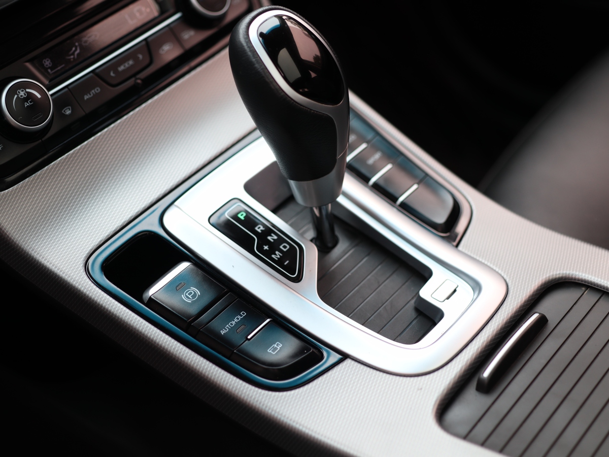 GEELY 2019 #16 GEELY 2019 car image #16