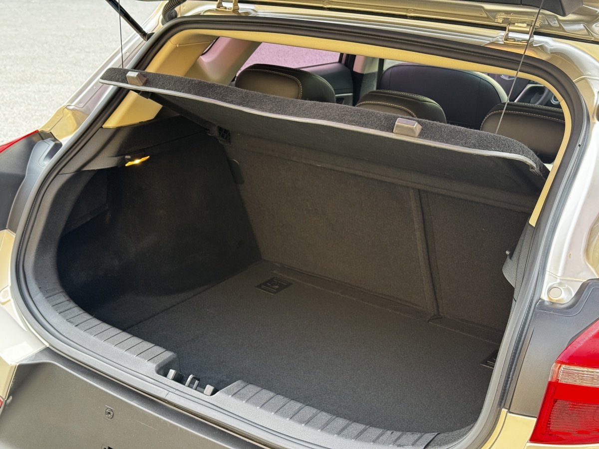 GEELY Emgrand GS 2018 car image #16
