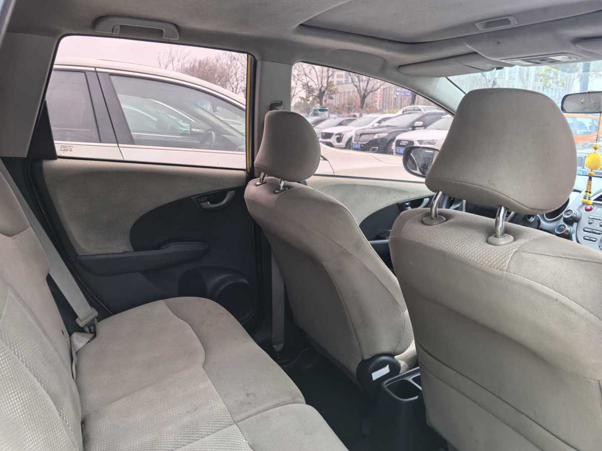 Honda Fit 2011 صورة سيارة #16