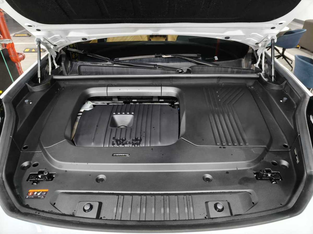 Lynk & Co 09 EM-P 2022 car image #16