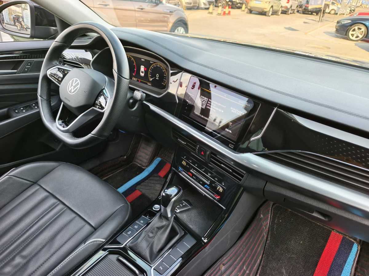 Volkswagen Passat 2023 car image #16
