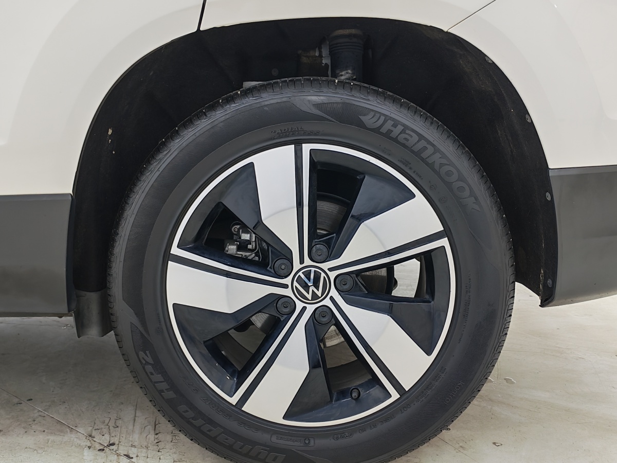 Volkswagen 2023 car image #16