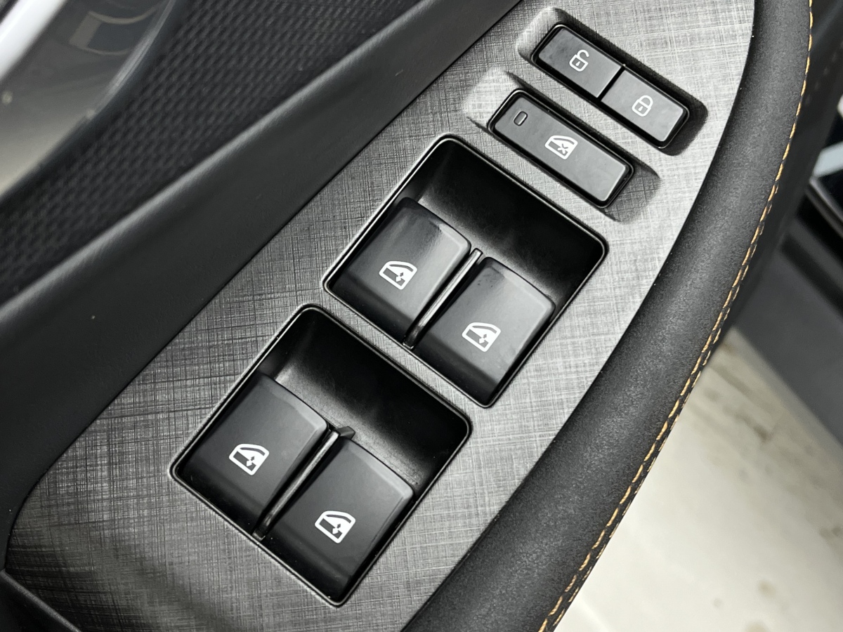 Changan UNI-T 2021 صورة سيارة #16