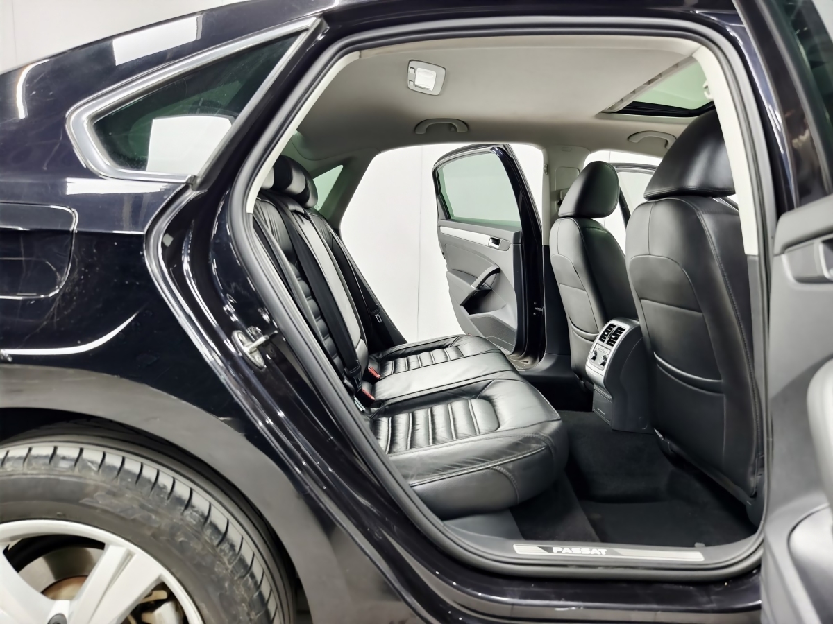 Volkswagen 2015 car image #16