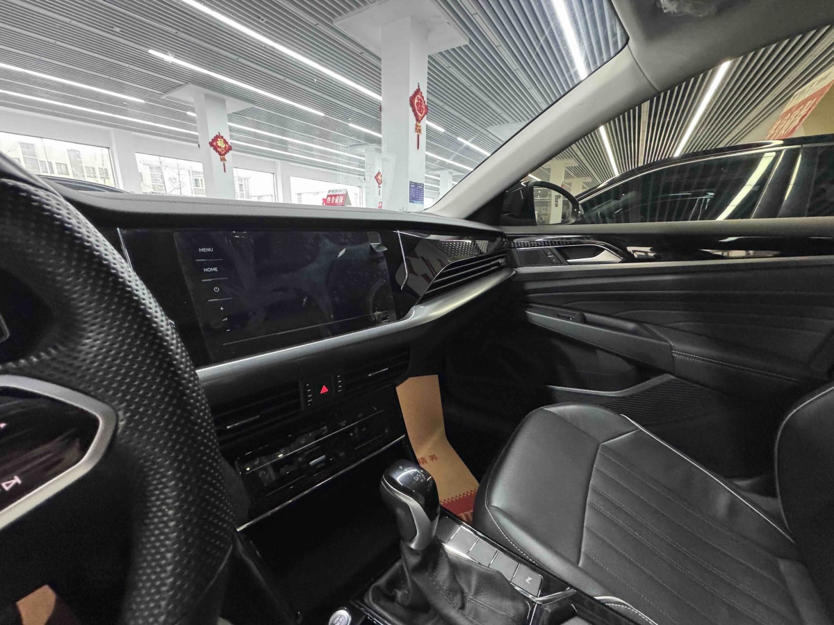 Volkswagen Passat 2023 صورة سيارة #16