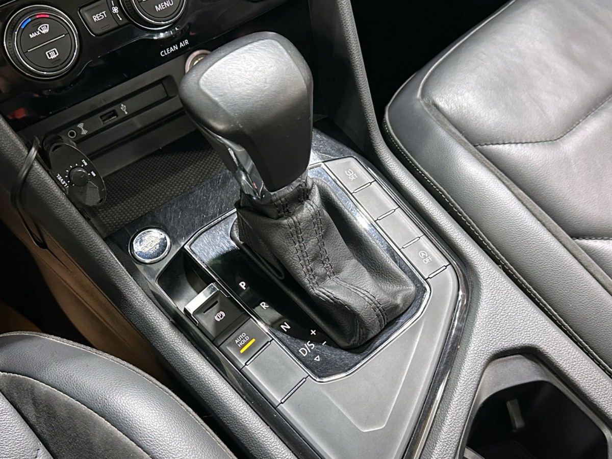 Volkswagen Tiguan L 2017 car image #16