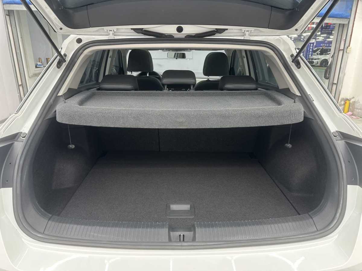 Volkswagen T-Roc 2024 car image #16