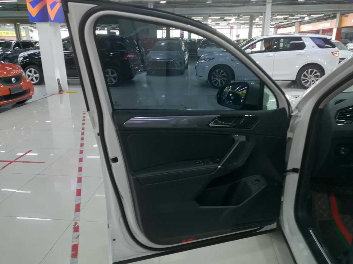 Volkswagen Tiguan L 2021 car image #16