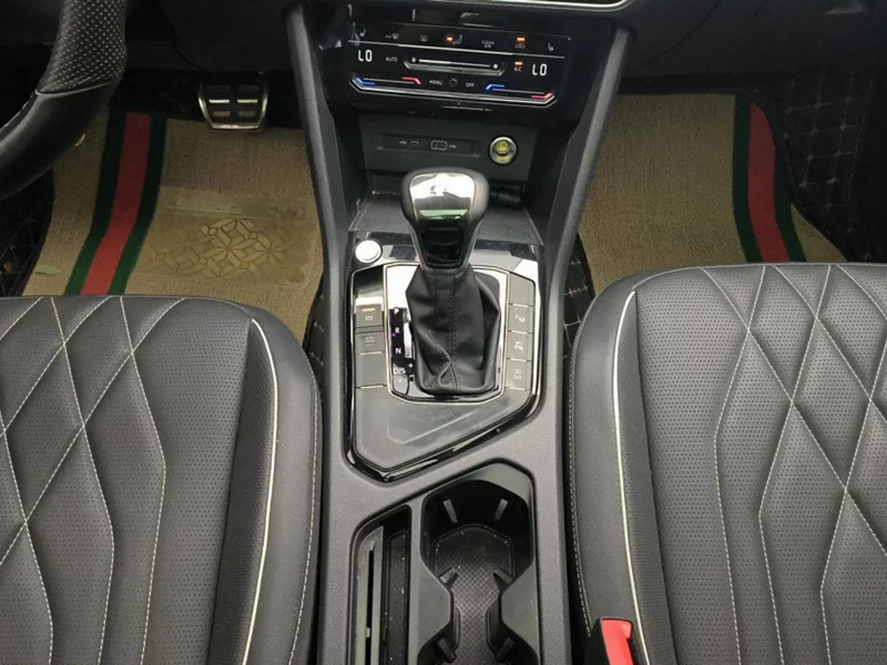 Volkswagen Tiguan L 2021 car image #16