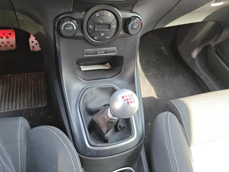 Ford Fiesta (Imported) 2015 #16 Ford Fiesta (Imported) 2015 car image #16