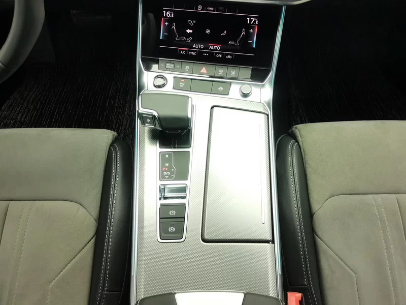 Audi A6 2021 car image #16
