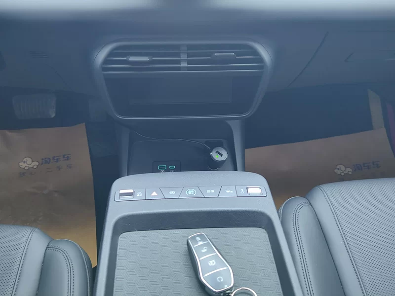 BYD e7 2025 car image #16