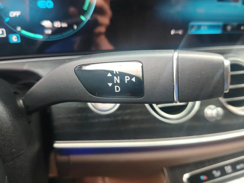 Mercedes-Benz E Class New Energy 2022 car image #16