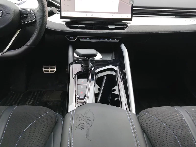 GEELY PrefaceL 2025 car image #16