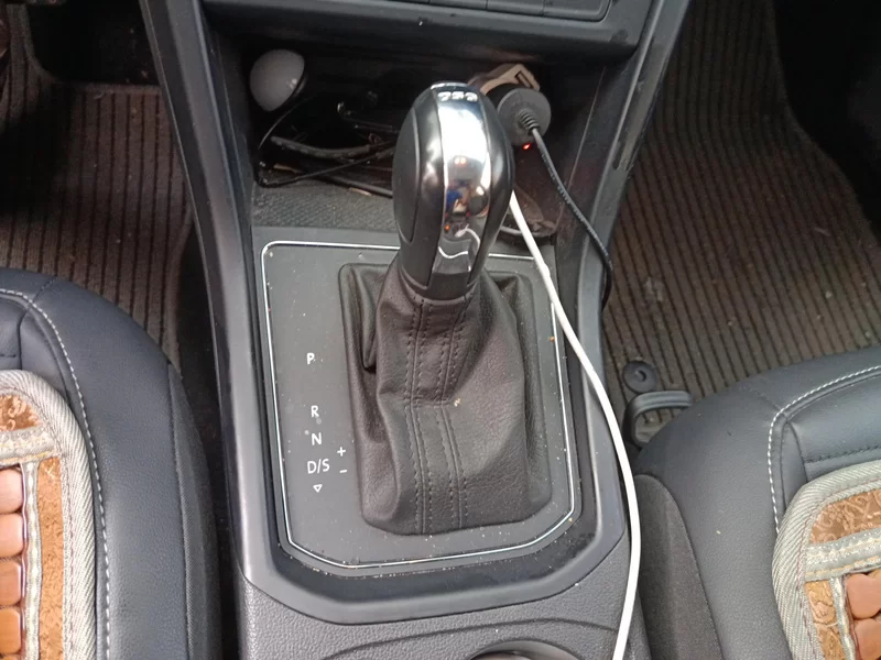 Volkswagen Touran 2018 car image #16