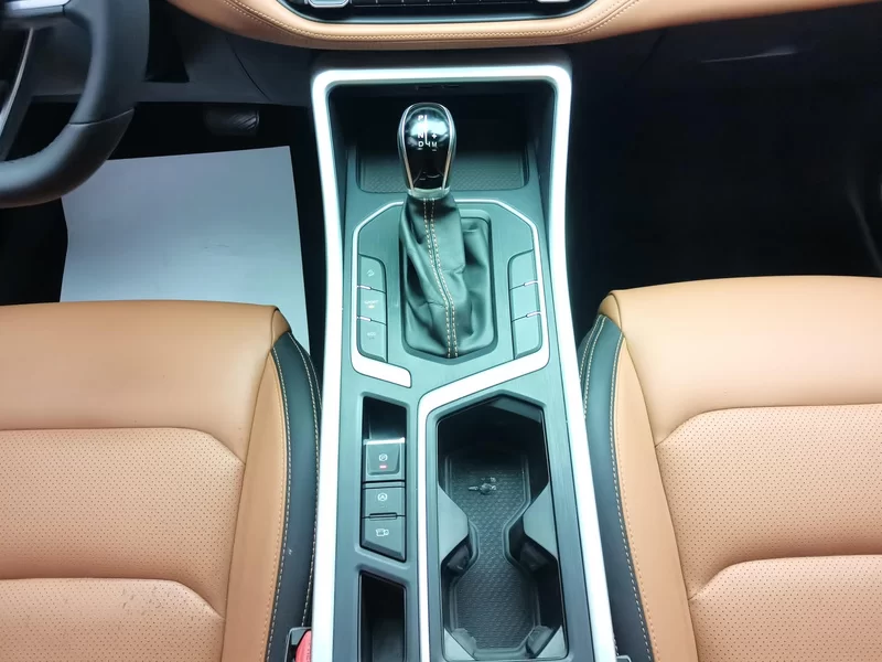 GEELY Vision X6 2020 car image #16