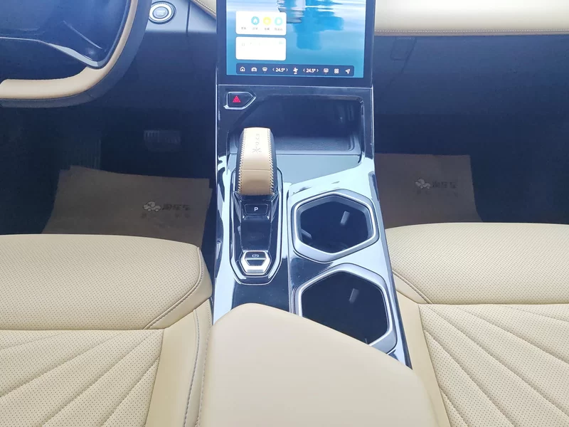 GEELY Boyue L 2023 car image #16