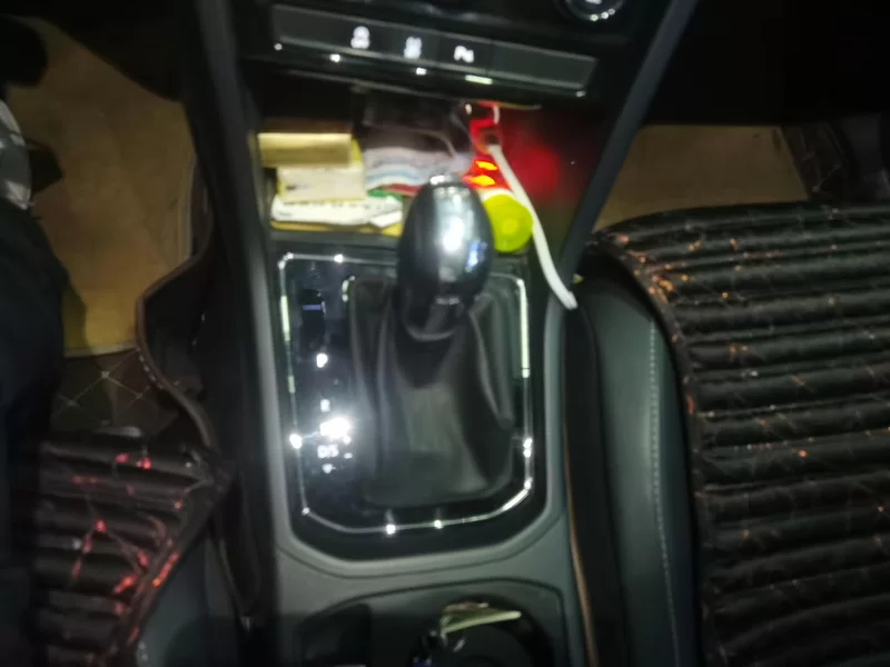 Volkswagen Touran 2018 car image #16