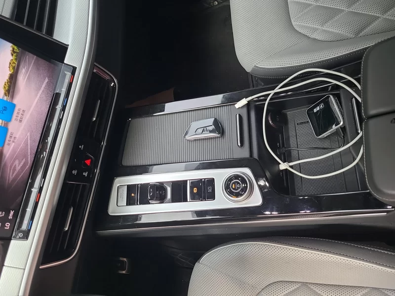 Volkswagen Tavendor 2023 car image #16