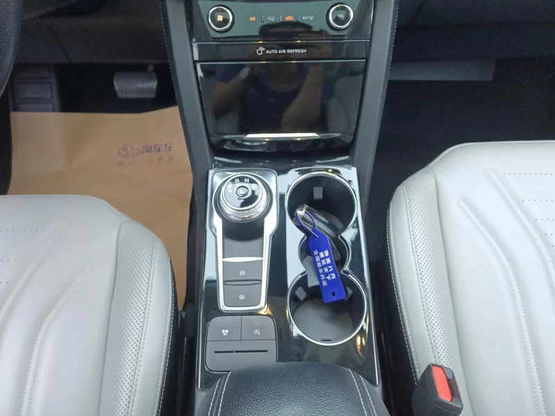 Ford Escape 2020 immagine di auto #16