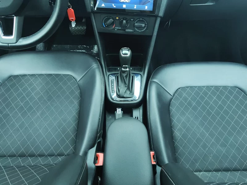 Skoda Rapid 2019 car image #16