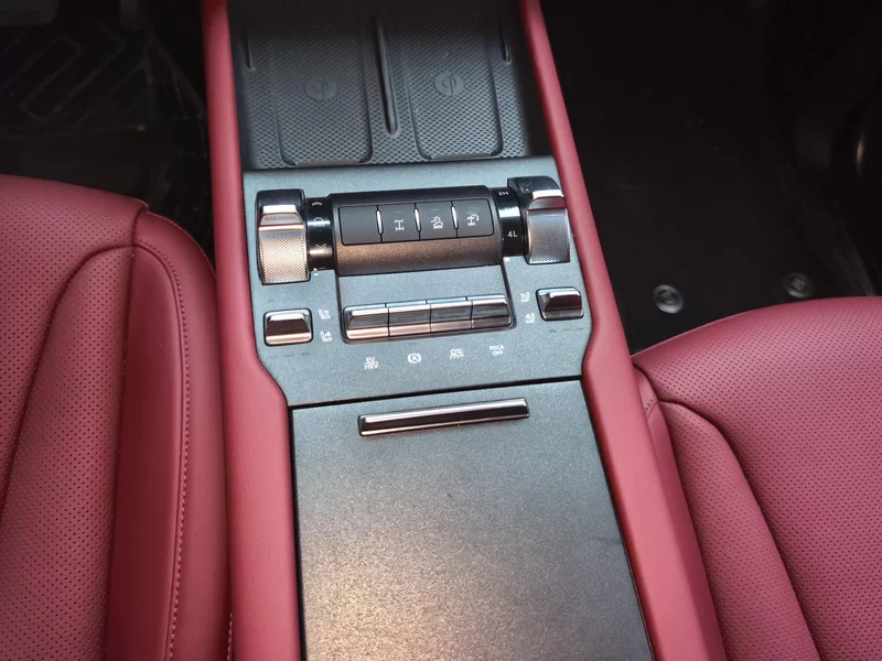 Tank 300 New Energy 2025 car image #16